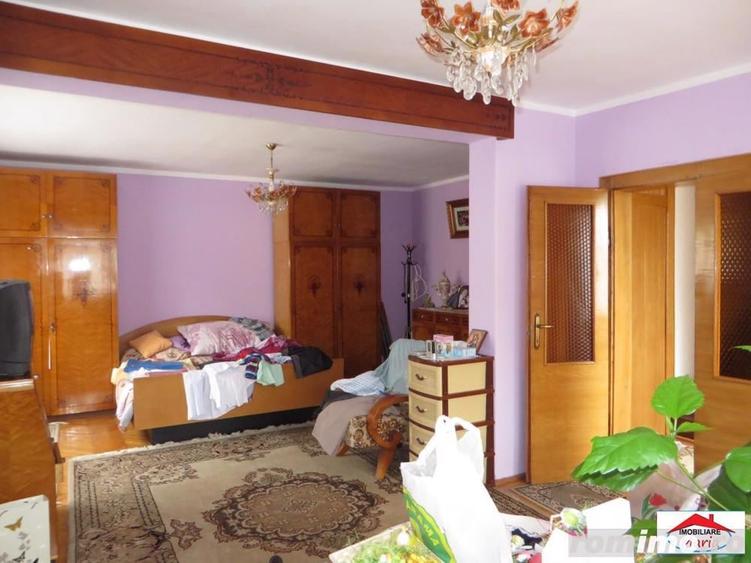 Casă cu 7 camere cu Teren 195 Mp în Semicentral