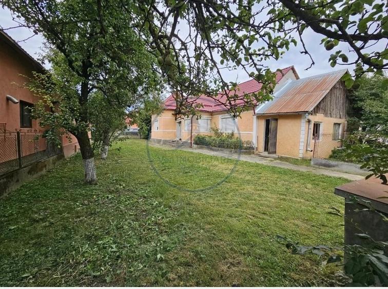 Casă cu 4 camere cu Teren 3500 Mp în Central