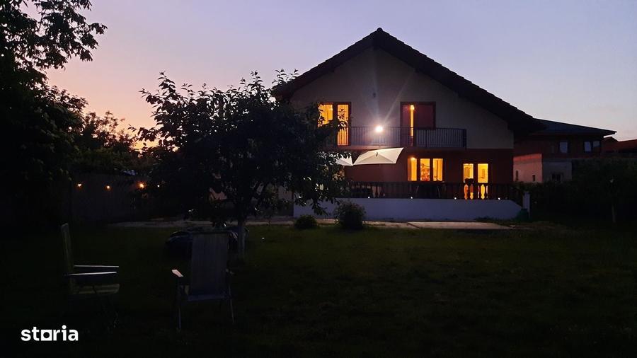 Casă cu 4 camere cu Teren 1514 Mp în Central