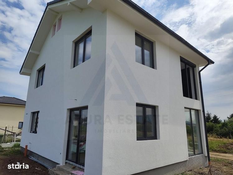 Casă cu 4 camere în Cristian