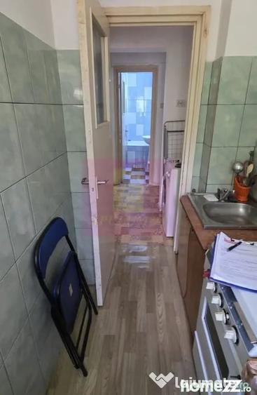 Apartament cu 3 camere semidecomandat în Autogară