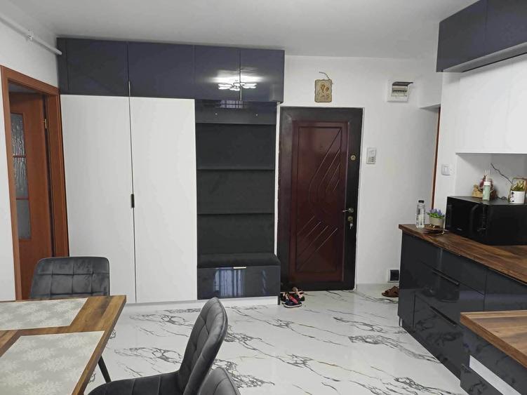 Apartament cu 3 camere nedecomandat în Exterior Vest