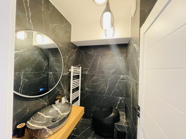 Apartament cu 3 camere semidecomandat, mobilat în Zorilor