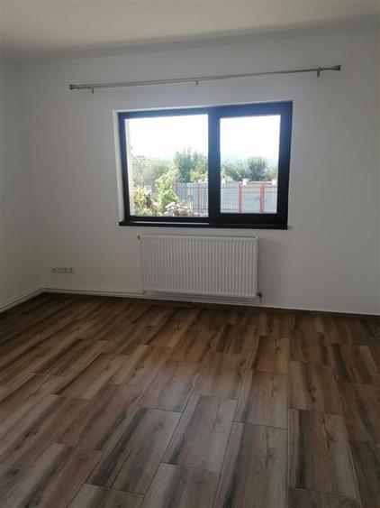 Apartament cu 4 camere decomandat, mobilat în Bucium