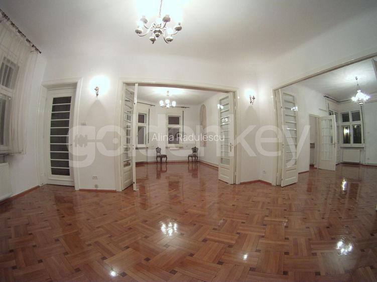 Apartament cu 5 camere in vila, vedere frumoasa