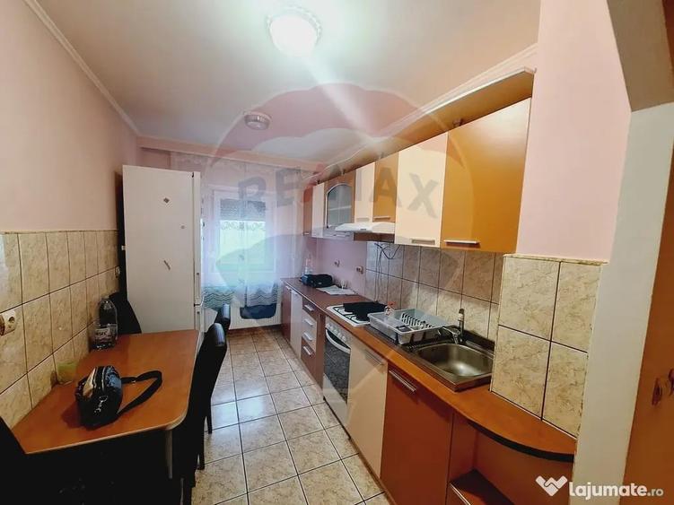 Apartament cu 3 camere decomandat în Nufărul
