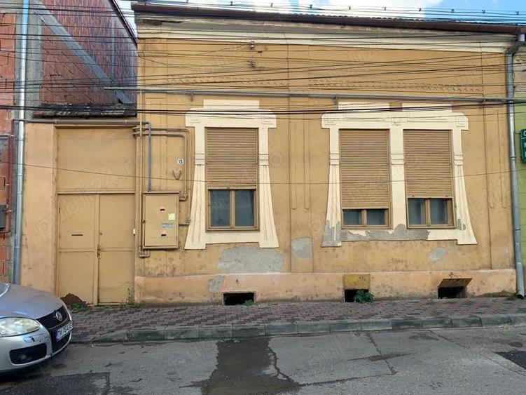 Casă cu 5 camere cu Teren 380 Mp în Lugoj