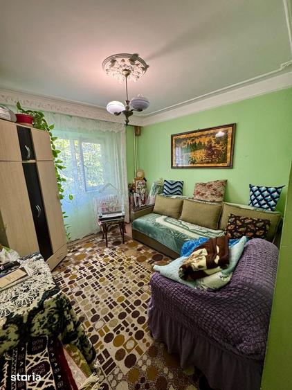 Apartament cu 2 camere decomandat în Podu Roș
