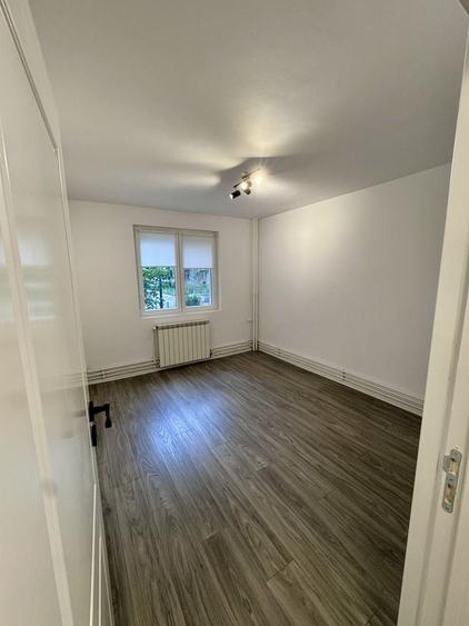 Apartament cu 4 camere decomandat în Apărătorii Patriei