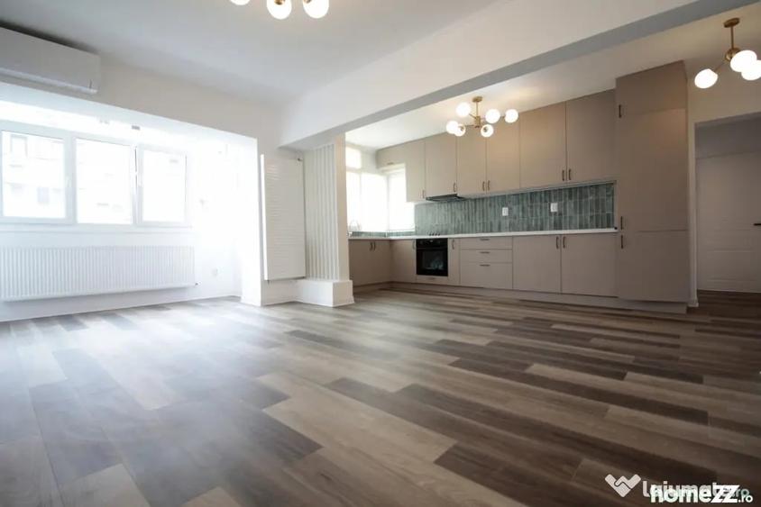 Apartament cu 3 camere decomandat în Teiul Doamnei