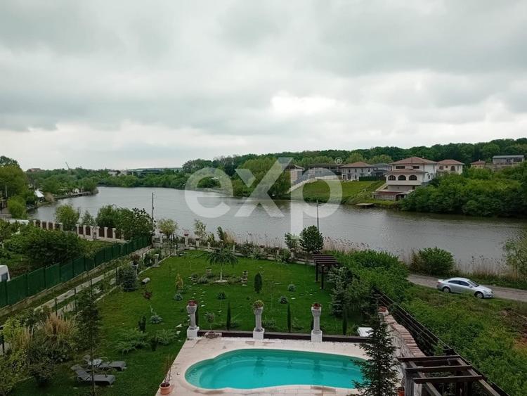 Casă individuală cu 8 camere cu Teren 1950 Mp în Corbeanca