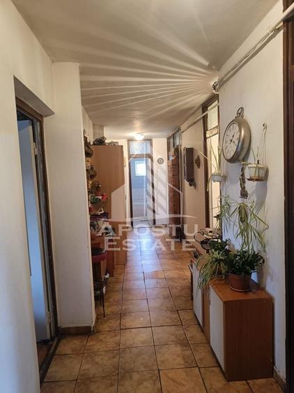 Apartament cu 4 camere decomandat, mobilat în Aradului