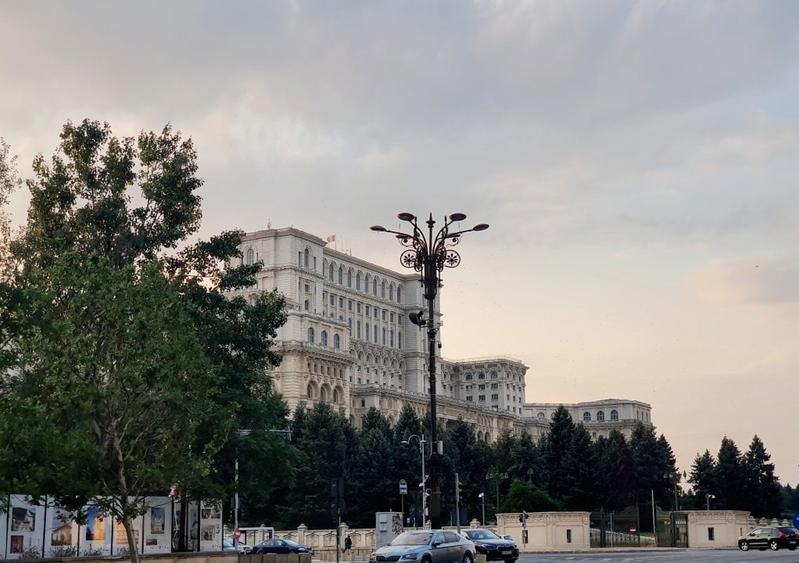 Apartament cu 2 camere decomandat, mobilat în Libertății