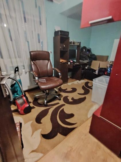 Apartament cu 3 camere decomandat în Florești