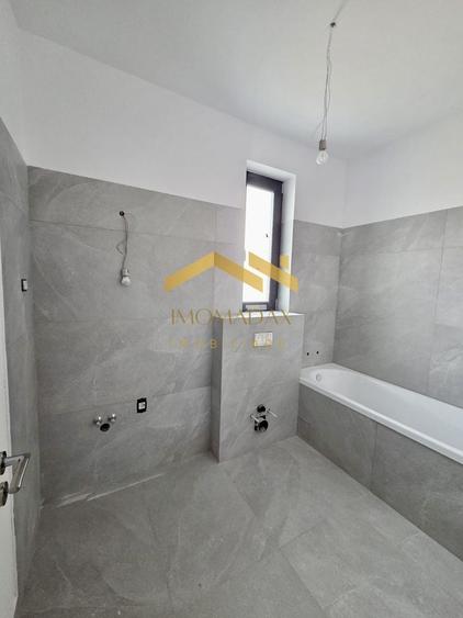 Duplex cu 4 camere cu Canalizare în Utvin