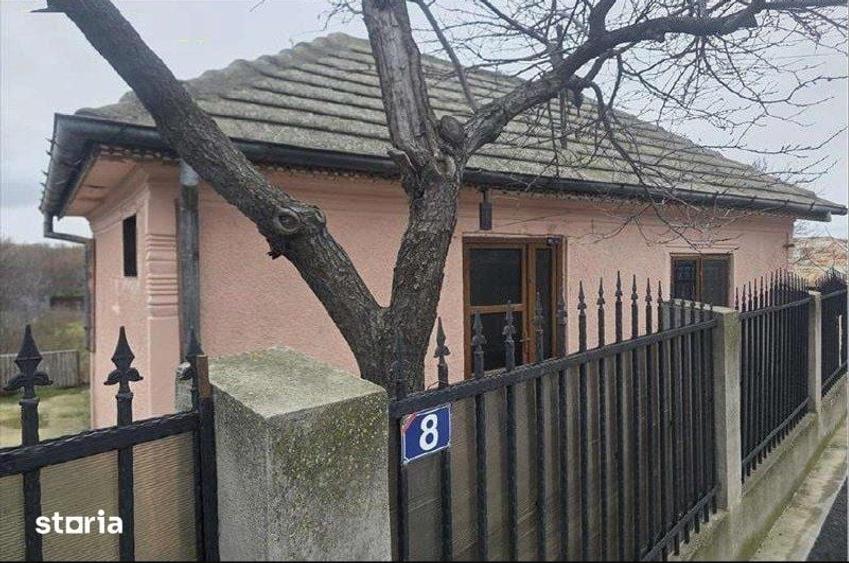 Casă cu 4 camere cu Teren 1065 Mp în Turcoaia