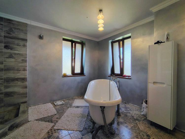 Casă individuală cu 4 camere cu Piscina în Corbeanca