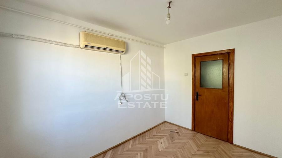 Apartament cu 3 camere semidecomandat în Circumvalațiunii
