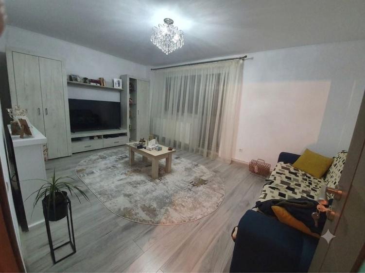 Apartament cu 3 camere decomandat în Negru Vodă