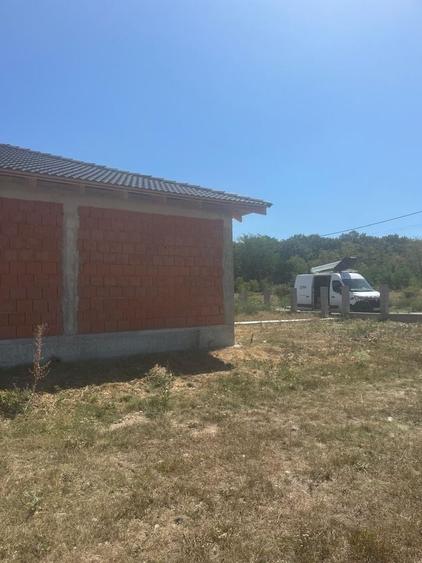 Casă cu 4 camere în Alparea