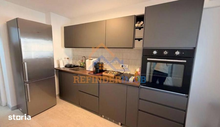 Apartament cu 3 camere semidecomandat, mobilat în Centrul Civic