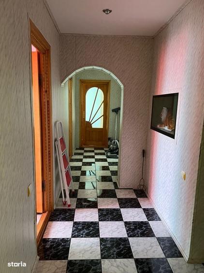 Apartament cu 3 camere decomandat în Obor