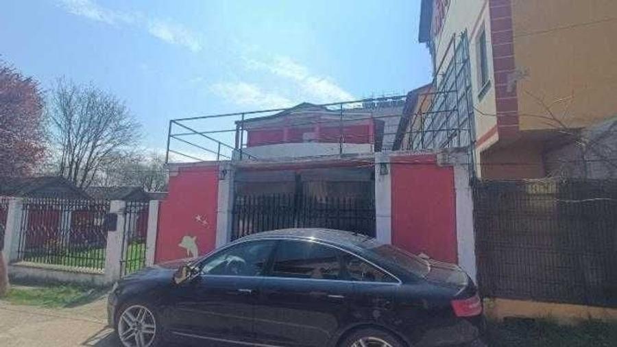 Casă cu 4 camere în Central