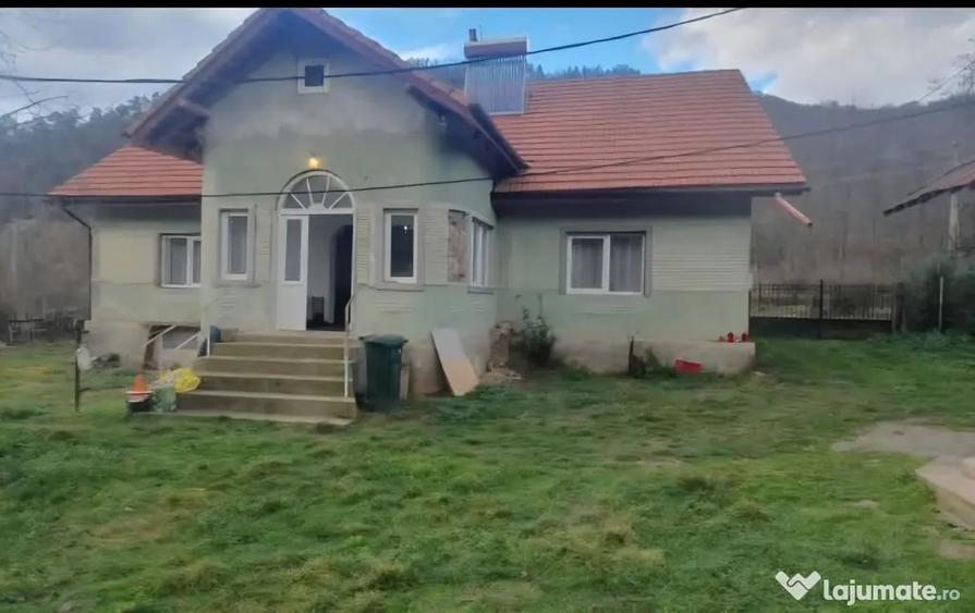 Casă cu 5 camere în Dăbâca