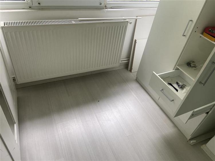 Apartament 3 camere , zona centrala Inspectoratul Scolar,  et 4 4, decomandat , - 8