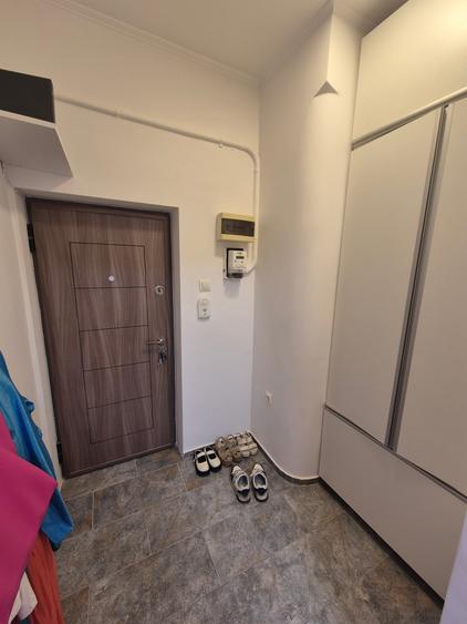 Apartament cu 3 camere semidecomandat în Cișmigiu