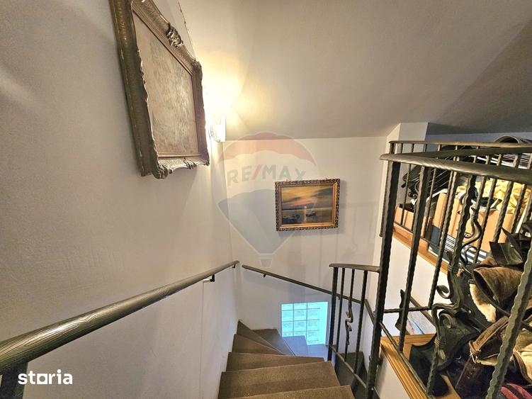 Casă cu 7 camere cu Teren 390 Mp în Lumina