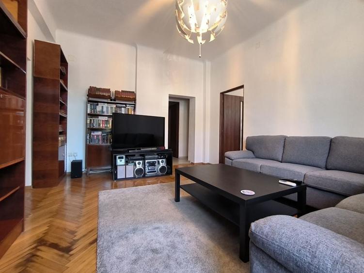 Apartament cu 3 camere semidecomandat în Armeneasca