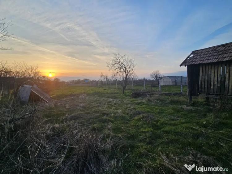 Casă cu 3 camere cu Teren 1090 Mp în Pielești