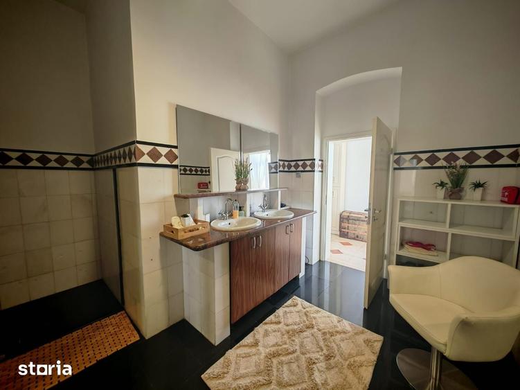 Casa in zona centrala 222 amprenta sol + anexe, suprafata teren 586mp - 1