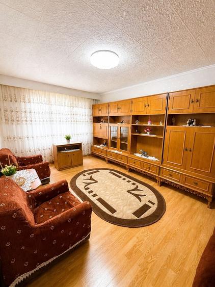 Apartament cu 3 camere decomandat, mobilat în Titan