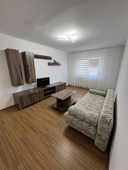 Apartament cu 3 camere decomandat, mobilat în Malu Roșu