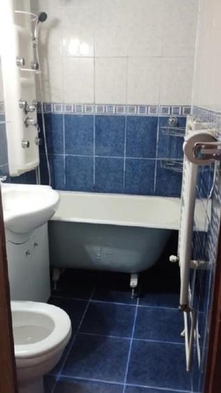 Apartament cu 3 camere semidecomandat în Florilor