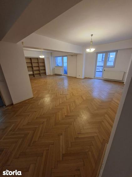Apartament cu 3 camere în Centrul Istoric
