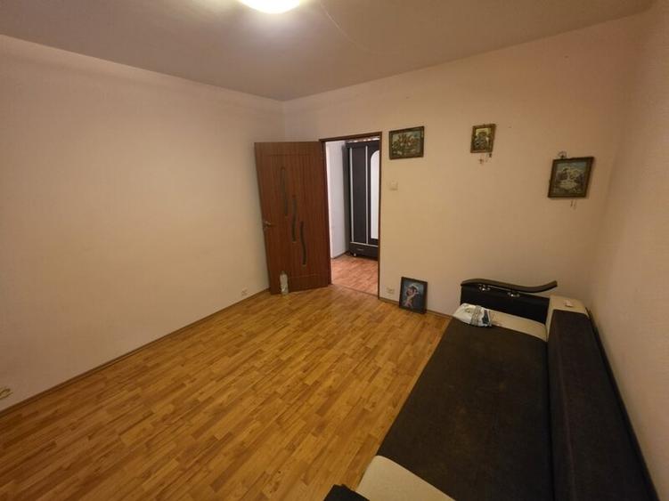 Apartament cu 3 camere decomandat în Dristor