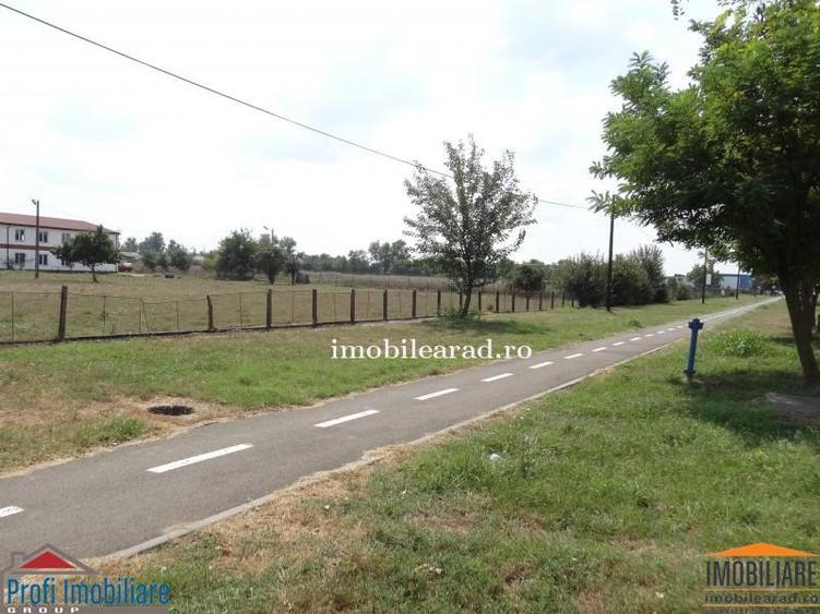 Teren Construcții intravilan de 18400 mp, în Grădiște
