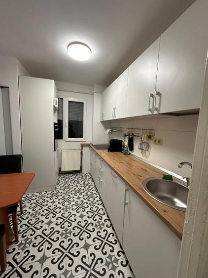 Apartament cu 3 camere semidecomandat, mobilat în Circumvalațiunii