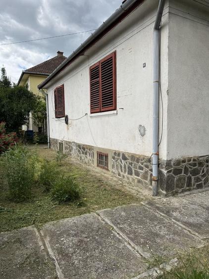 Casă cu 4 camere în Sub Arini