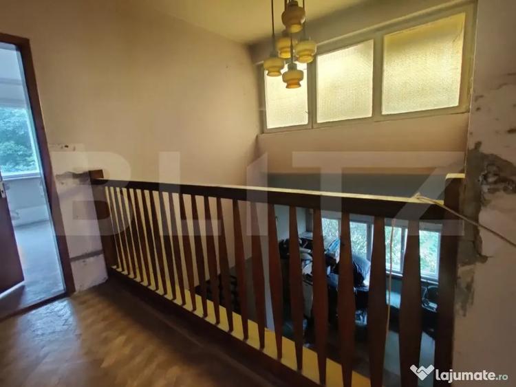 Casă cu 10 camere cu Teren 1056 Mp în Dealul Cetății