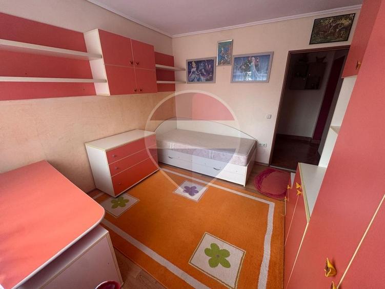 Apartament cu 3 camere decomandat, mobilat în Iosia-Nord