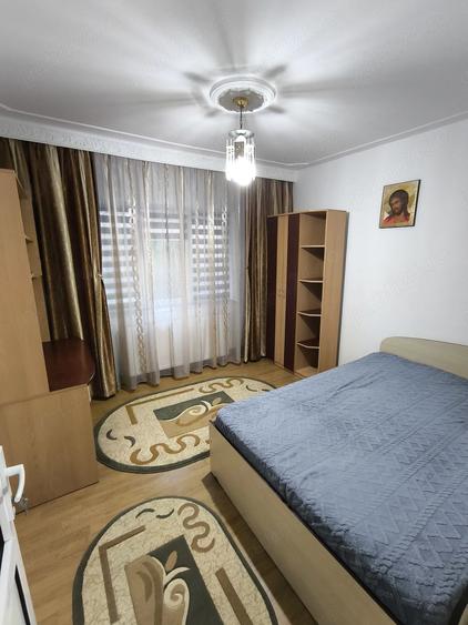 Apartament cu 3 camere decomandat în Mircea cel Bătrân