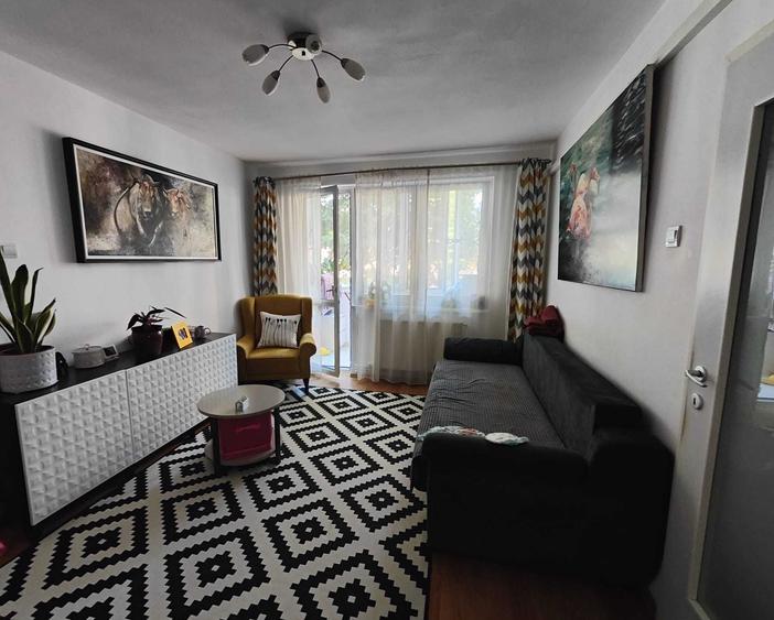 Apartament cu 2 camere semidecomandat în Exterior Vest