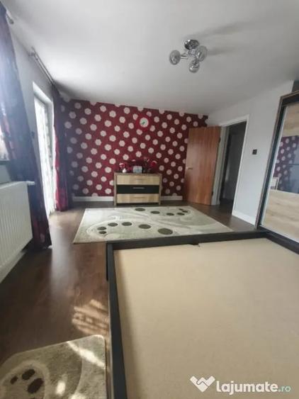 Casă cu 4 camere cu Teren 2600 Mp în Horodnic