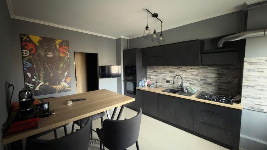 Apartament cu 4 camere decomandat, mobilat în Central