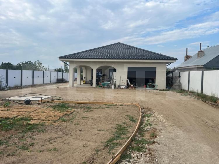 Casă individuală cu 6 camere cu Canalizare în Coșoveni