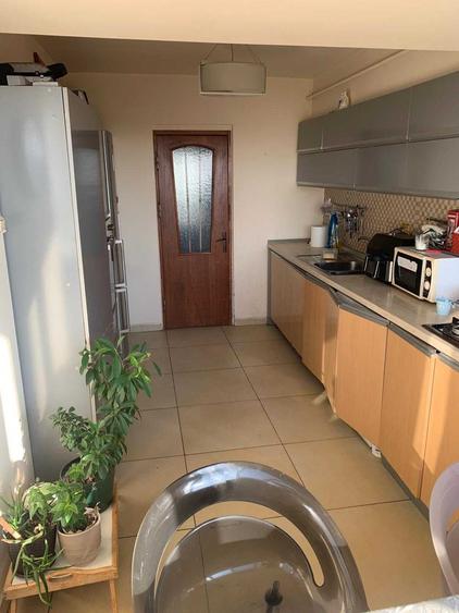 Apartament cu 3 camere decomandat în Sârbi